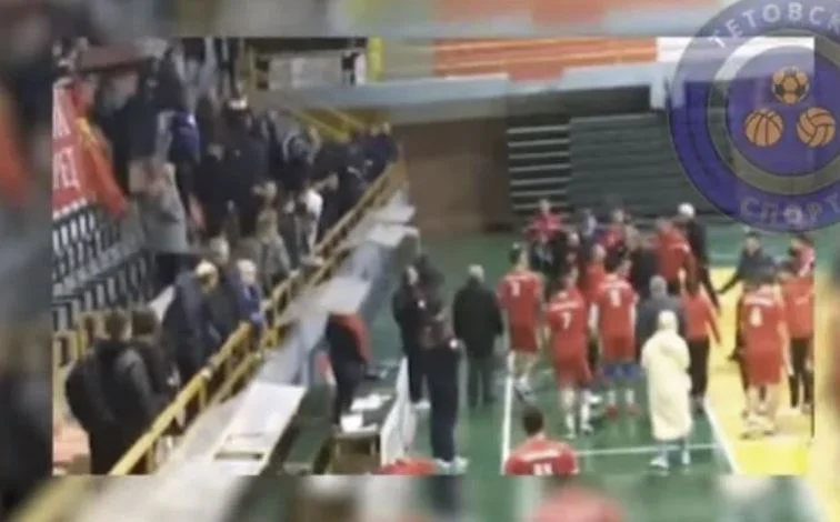 Jugadores migratorios agredidos físicamente por aficionados macedonios