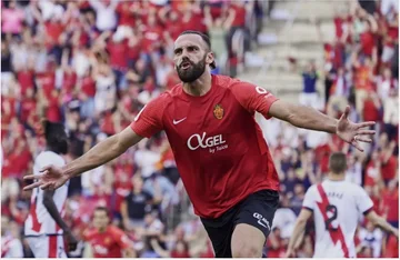 Muriqi auf der Liste für das Team des Jahres, legt Fans Stimmen