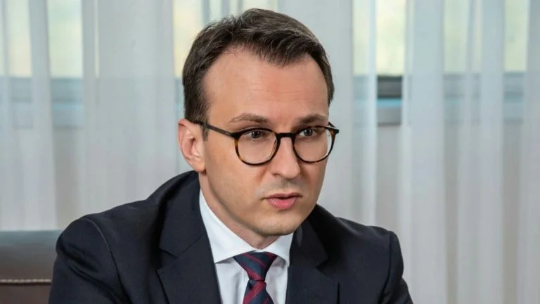 Petkoviqi: Prishtina tentoi ta arrestojë Radojçiqin, që ta dobësojë fuqinë e Serbisë në Kosovë
