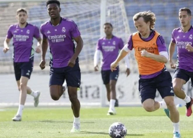 Real Madrid sigue los preparativos para el partido contra Chelsea, dos futbolistas ausentes en el entrenamiento