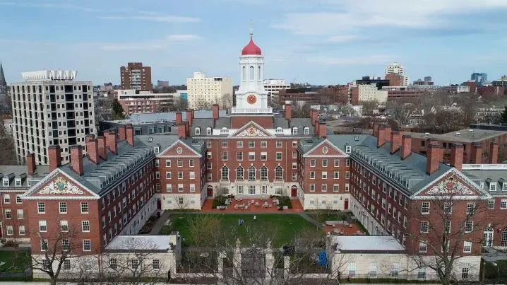 Cómo el idioma albanés se convirtió en un tema en Harvard