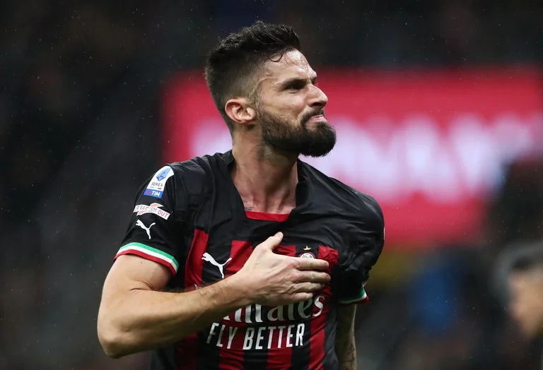 Giroud continuará contrato con AC Milan