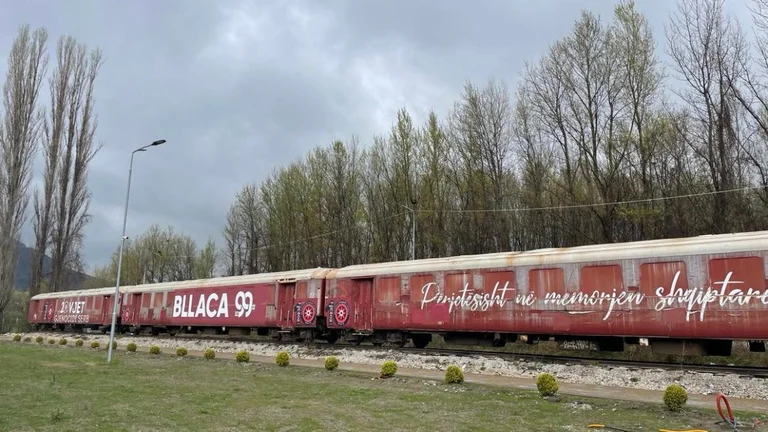 Deportar albaneses con violencia
