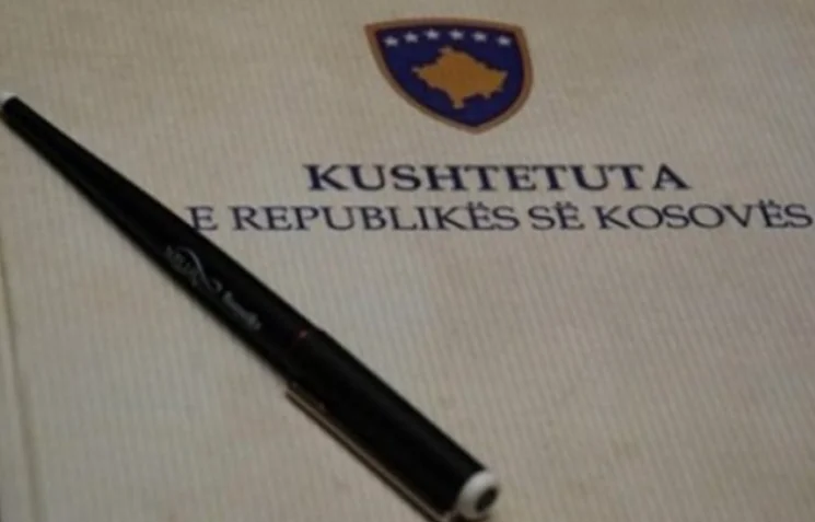 Hoy 15 años han sido aprobados por la Constitución de Kosovo
