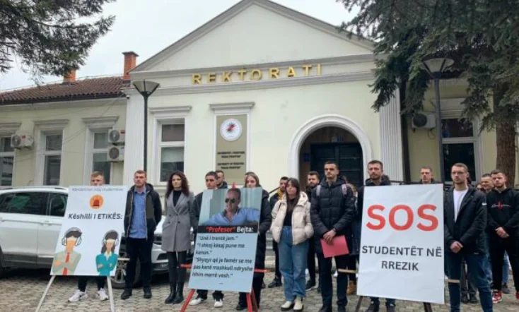 Protest Miércoles para la expulsión de Bekim Bjeta, profesor en UPP