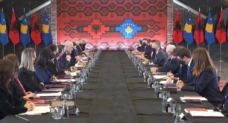 Descubrido cuando la próxima reunión entre dos gobiernos de Kosovo... Albania