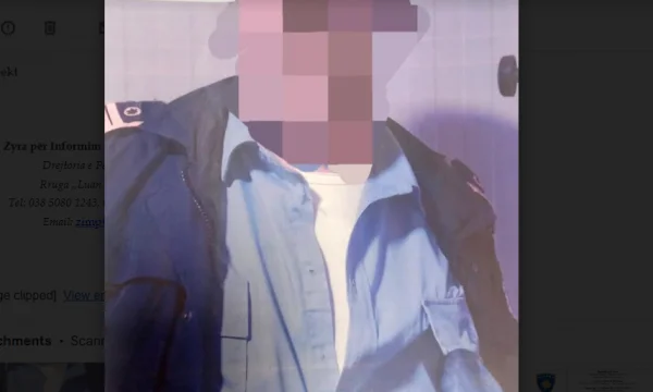Ciudadano serbio sangra a la policía de Kosovo en Jarinje, se negó a mostrar documentación
