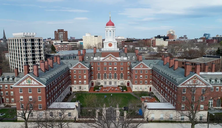 Albania se presenta oficialmente en la Universidad de Harvard