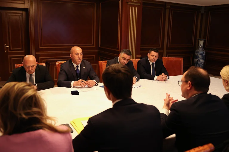 Haradinaj se reúne con Jörn Flekck: Buscando los miembros de la OTAN de Kosovo