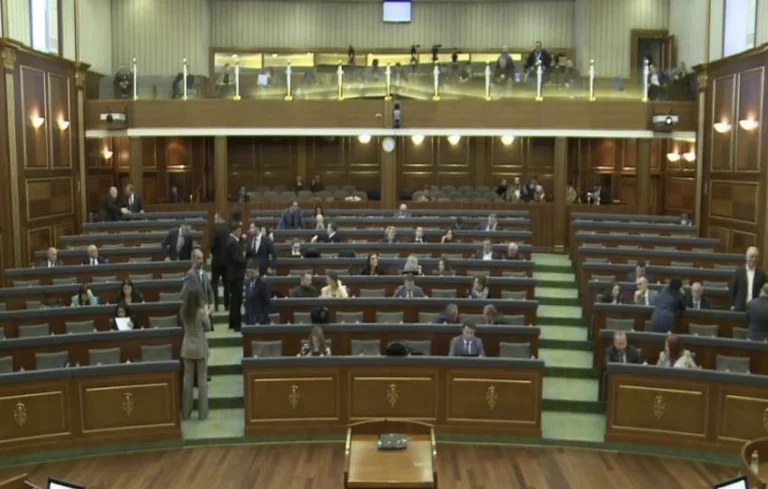 Sin audiencias, el trabajo del gobierno de dos años continúa mañana.