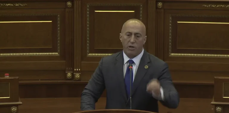 Haradinaj é Kurti: Le dijiste a Thaci que siguiera adelante y deshacerse de él, Hashimi fue, pero Kosovo ¿por qué estás loco?