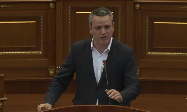 Gobierno de Gashi: Establecer la autonomía territorial para los municipios de mayoría serbia, eres el desastre del país