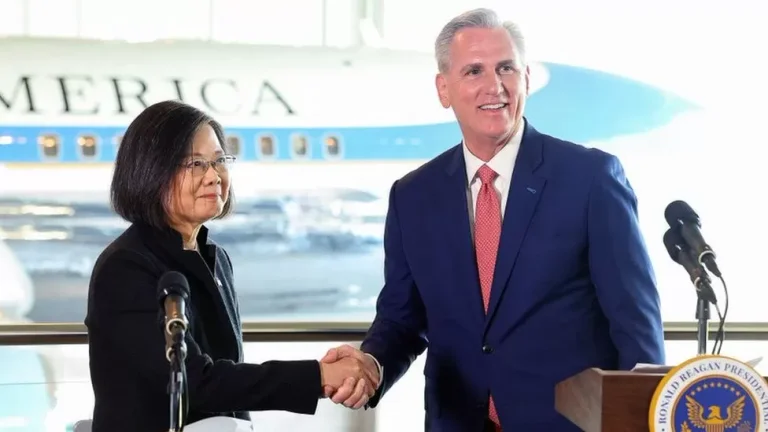 Visita del Presidente de Taiwán a Estados Unidos, China lanza ejercicios militares