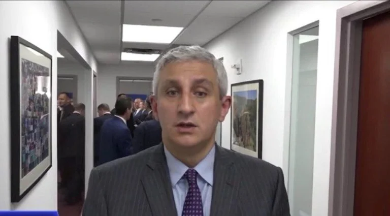 Lushi: No es una coincidencia que el principio del juicio y el comienzo de la asociación estén ocurriendo al mismo tiempo.