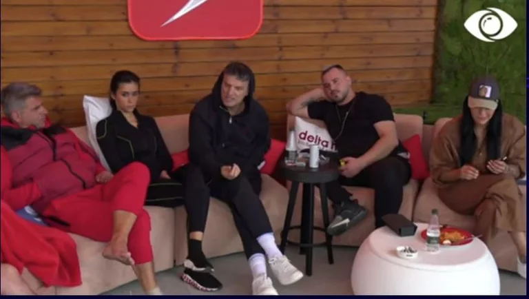Bled está discutiendo con Dean: Viniste aquí con un baboso.
