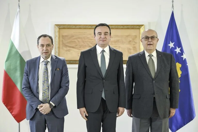 Kurti acoge a dos embajadores búlgaros, discutieron el diálogo entre Kosovo y Serbia