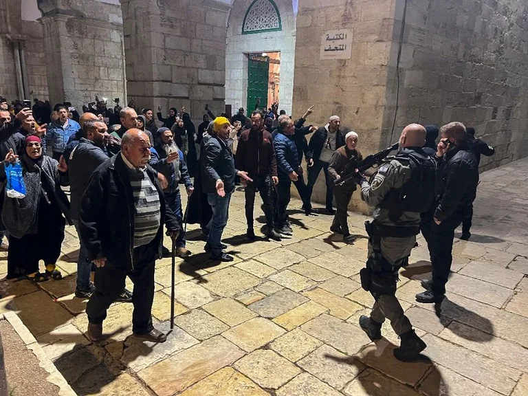 Los combates salen en la mezquita de Al Aqsa en Jerusalén