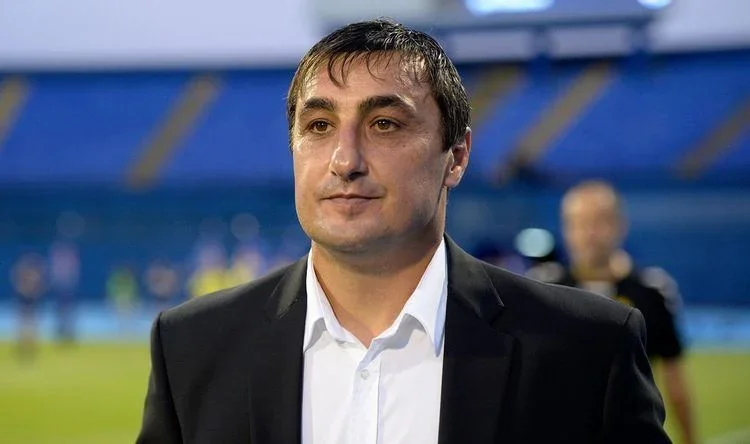 Renombrado equipo albanés nombre ex entrenador de fútbol Premierliga, el año pasado los Balcanes se arrodillaron