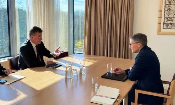 Diálogo entre Kosovo y Serbia, Chollet se reúne con Lajcak