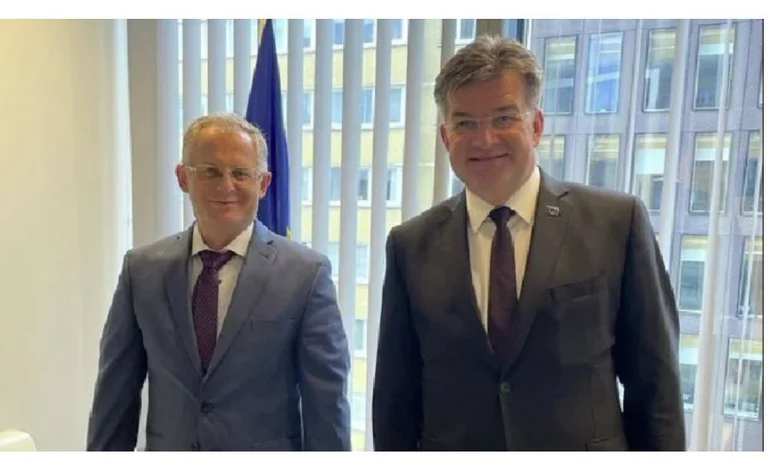 Encuentro entre Bislem y Lajcak Ends en Bruselas