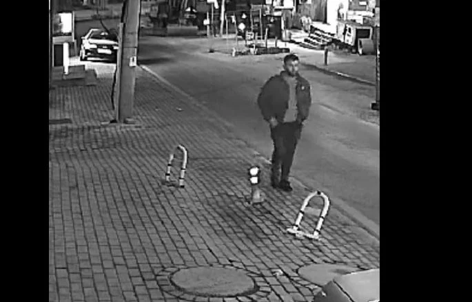 La policía publica foto de la persona sospechosa por asalto sexual