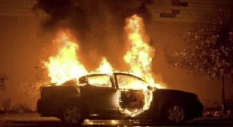 Sospechoso de coches quemados con matrículas RKS requeridas para la detención serbia