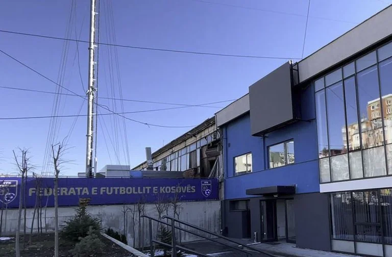 32 clubes presentes en la reunión en la Federación de Fútbol de Kosovo