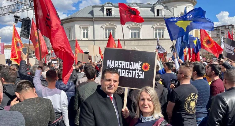 Agim Bahtiri en marzo por la justicia: La libertad tiene un nombre, KLA corazón