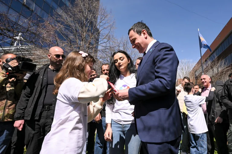 Kurt estaba hoy en la Plaza Pristina, pero en otro evento