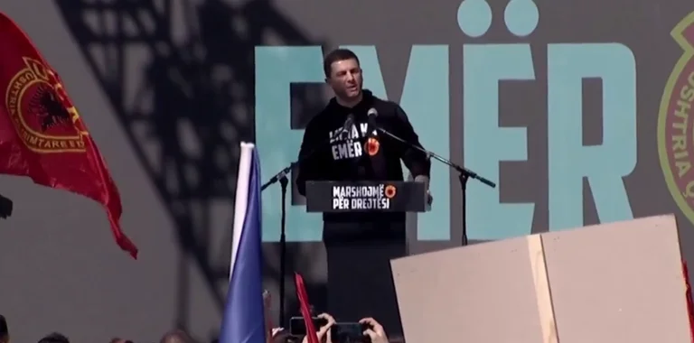 Memli Krasniqi: Thaci, Veselin, Krasniqi, Selimi y sus luchadores volverán victoriosos, como una vez vino como mensajeros