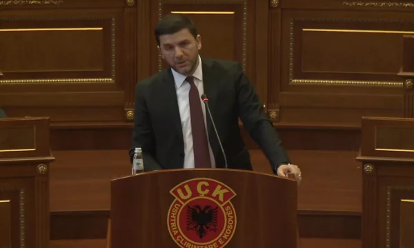 Memli Krasniqi: Hoy mostramos al mundo lo orgullosos que estamos con el KLA, nos vemos a las 2:00.