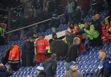 Deutscher Fußball im Schock: Typhos stirbt im Tribuna während der Bundesliga Spiel