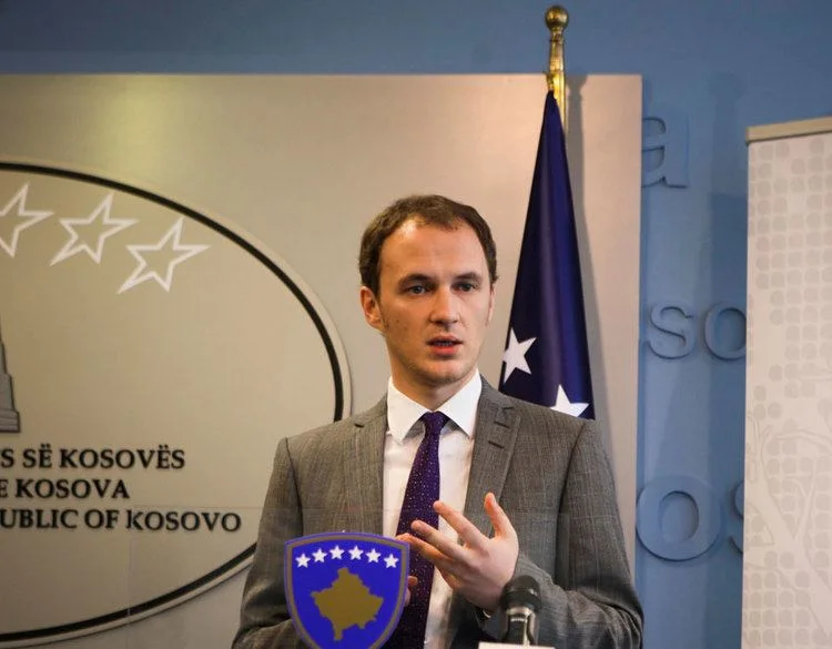 Ish-këshilltari i Thaçit e quan “Skandal Special” fabrikimin e dëshmitarëve të rrejshëm ndaj krerëve të UÇK-së