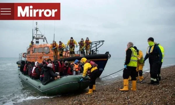 El peligroso viaje de los jóvenes con burmones, <x0 confianzaEl espejo se llevó a cabox1⁄4 contacto: Los trabajadores de la caridad de Inglaterra vienen a Tirana