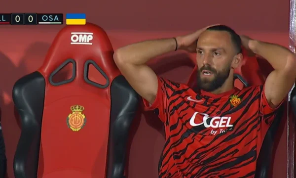 Vedat Muriqi did not like the replacement, left the field nervous