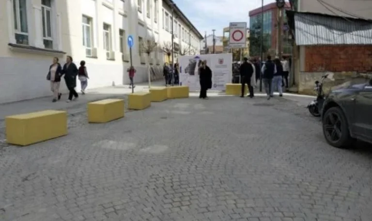 Pristina nimmt das erste Mal mit “Straße für Kinder”
