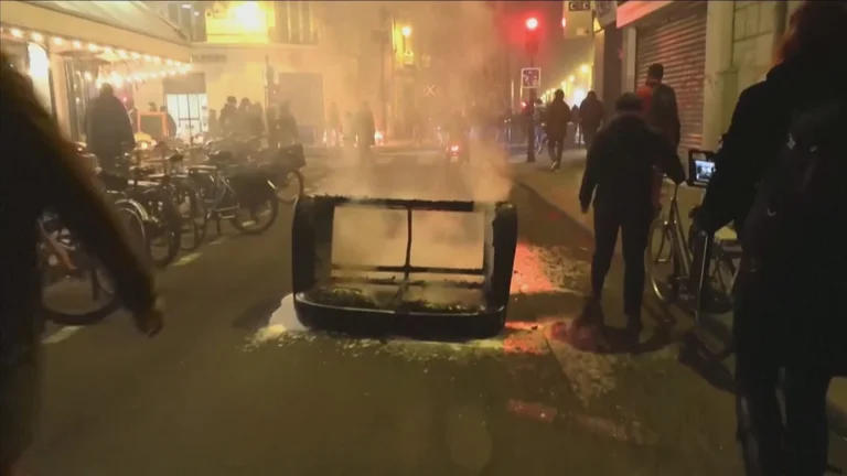 Protestas de nuevo en Francia, París en llamas hasta las primeras horas de la mañana