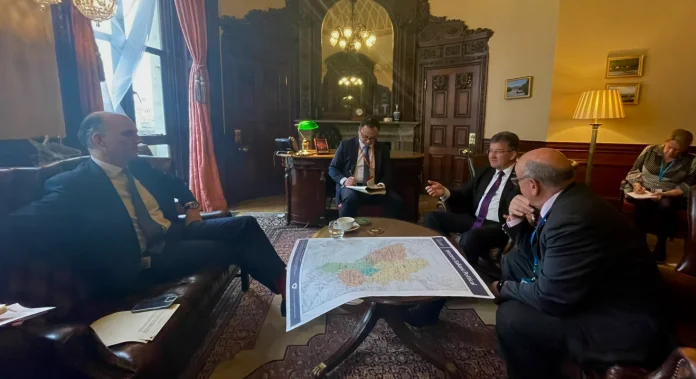 Lajcak talks to Britons about dialogue, as well as Balkan maps