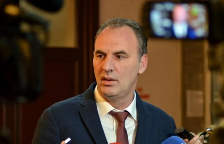 Limaj: Besoj se shpejt do t’i kemi institucionet e reja