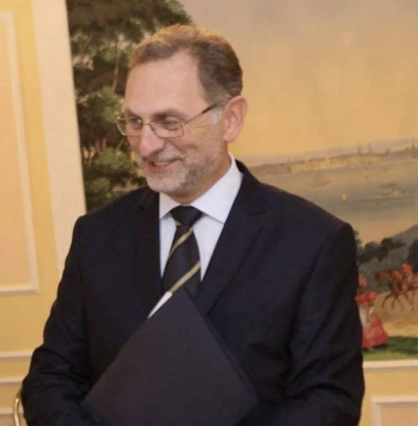 MPJD setzt US-Abteilungsdirektor aus, obwohl er den Fall beim Priština Stiftungsgericht gewonnen hat,