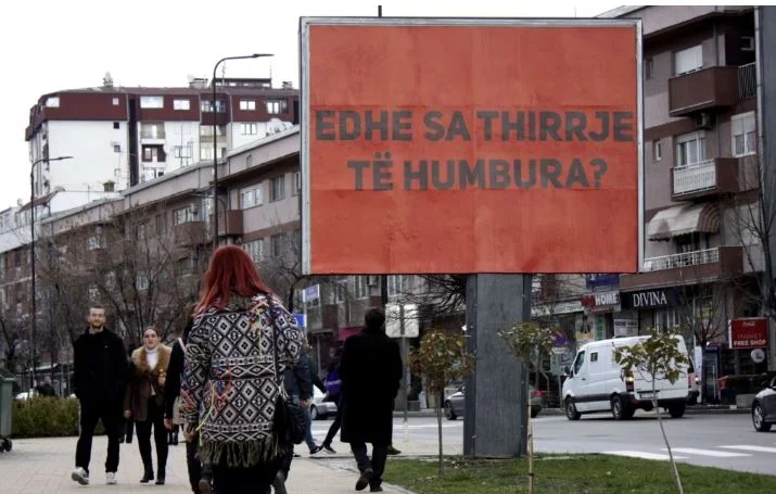 1402 Les femmes et 71 hommes ont approuvé le statut de personnes violentes pendant la guerre