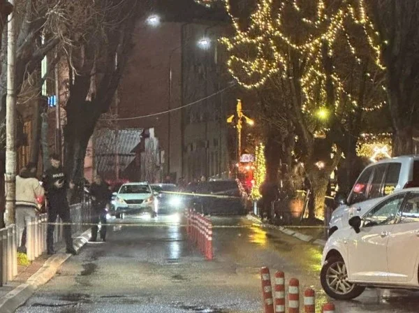 Se declara que la policía está herida en los sospechosos identificados