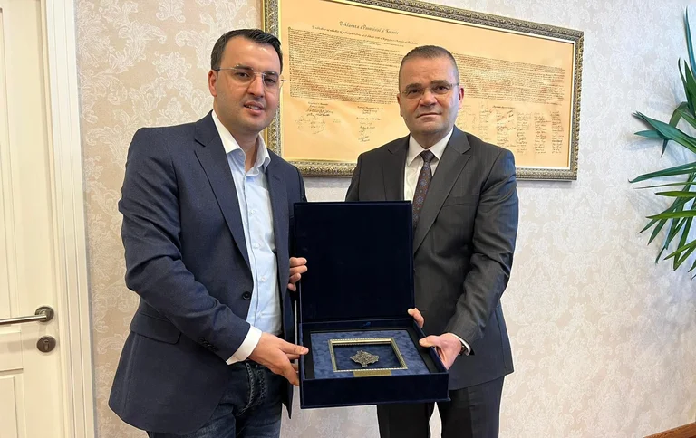 Direktor Mazreku bedankte sich für Gouverneur Mehmet