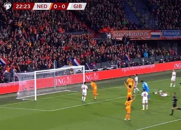 Erstes Ziel für Holland kommt, Depay nimmt den Ball ins Netz