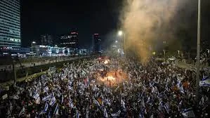 Gli occhi di tutto il mondo a Netanyah: Perché sono terribili proteste in Israele?