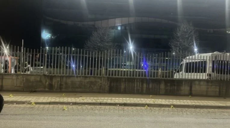 Details vom Angriff auf Top Channel, Auto wurde gestohlen in Shkodra