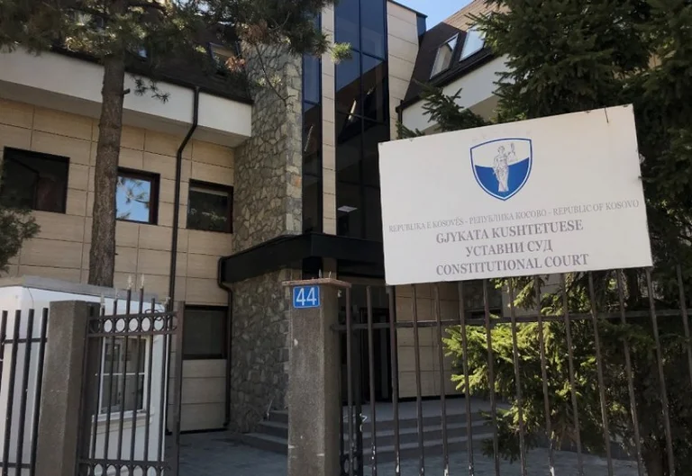 Enfreintes constitutionnelles à la loi sur le KKP