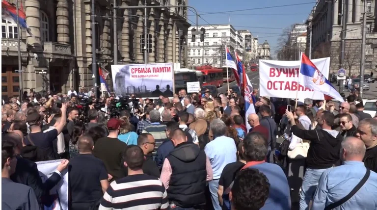 Simboli russi, i dirittisti serbi protestano con il Kosovo