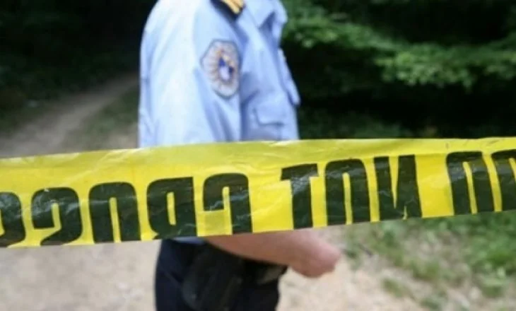 Burri në Rahovec gjendet i vdekur në veturë, policia nis hetimet