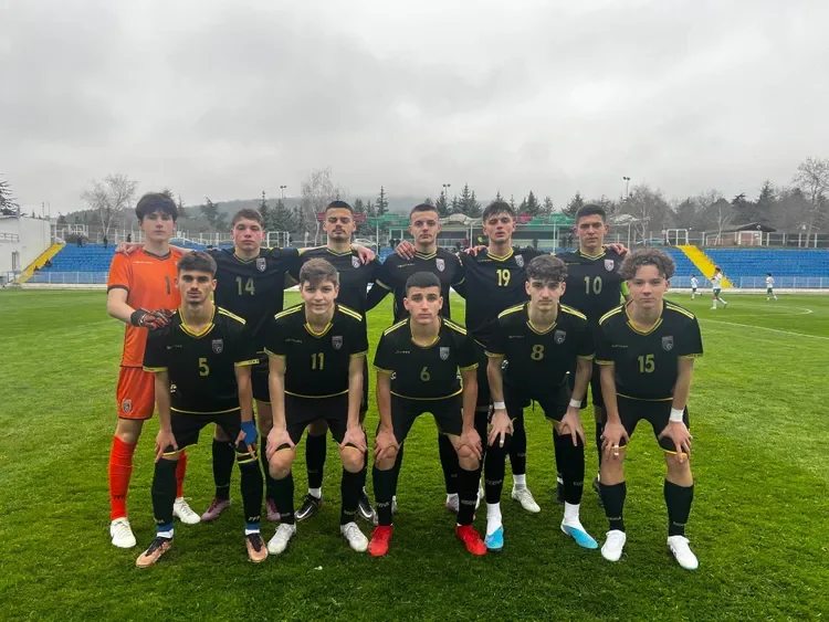 L'équipe du Kosovo U16 en bas de Gibraltar lors de la tournée U développement EFA